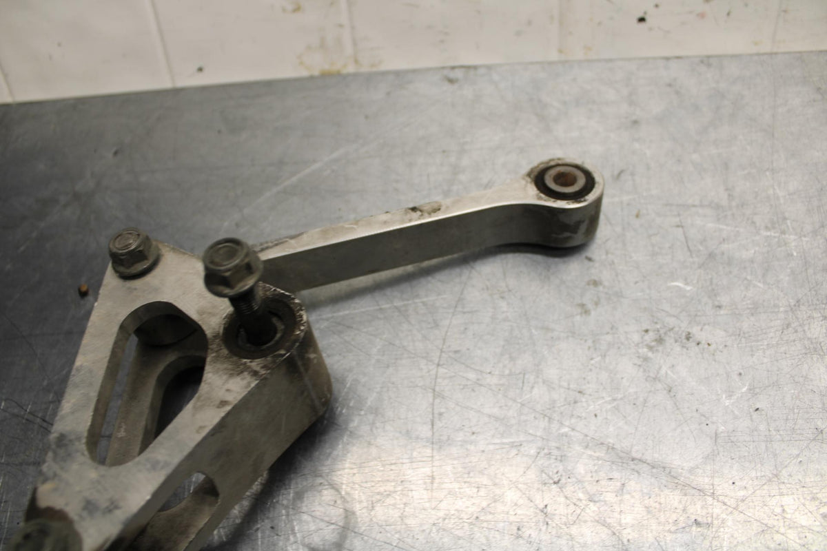 98-99 YAMAHA YZF R1 REAR DOGBONE SHOCK LINKAGE LINK 4XV-2217A-00-00 BB74