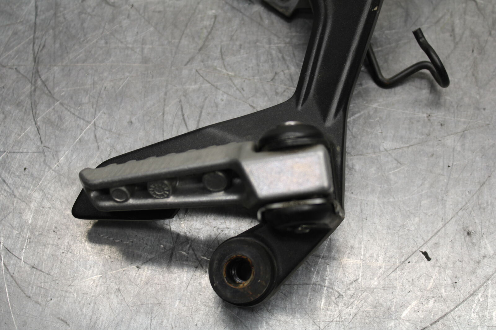 19-22 KAWASAKI Z400 REAR BACK PASSENGER PEG SET PAIR BB738