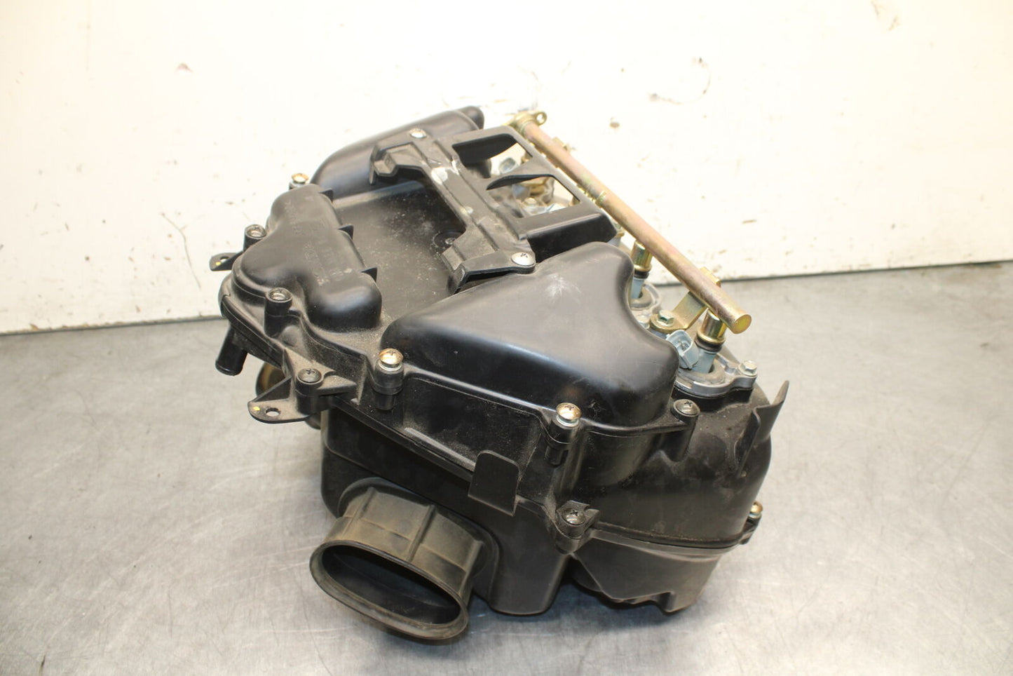 05-06 HONDA CBR600RR AIRBOX AIR INTAKE FILTER BOX W TOP RAIL INJECTORS BB727