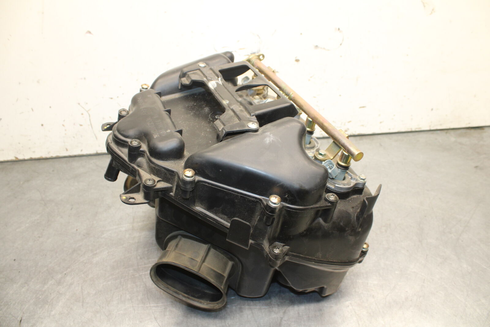 05-06 HONDA CBR600RR AIRBOX AIR INTAKE FILTER BOX W TOP RAIL INJECTORS BB727