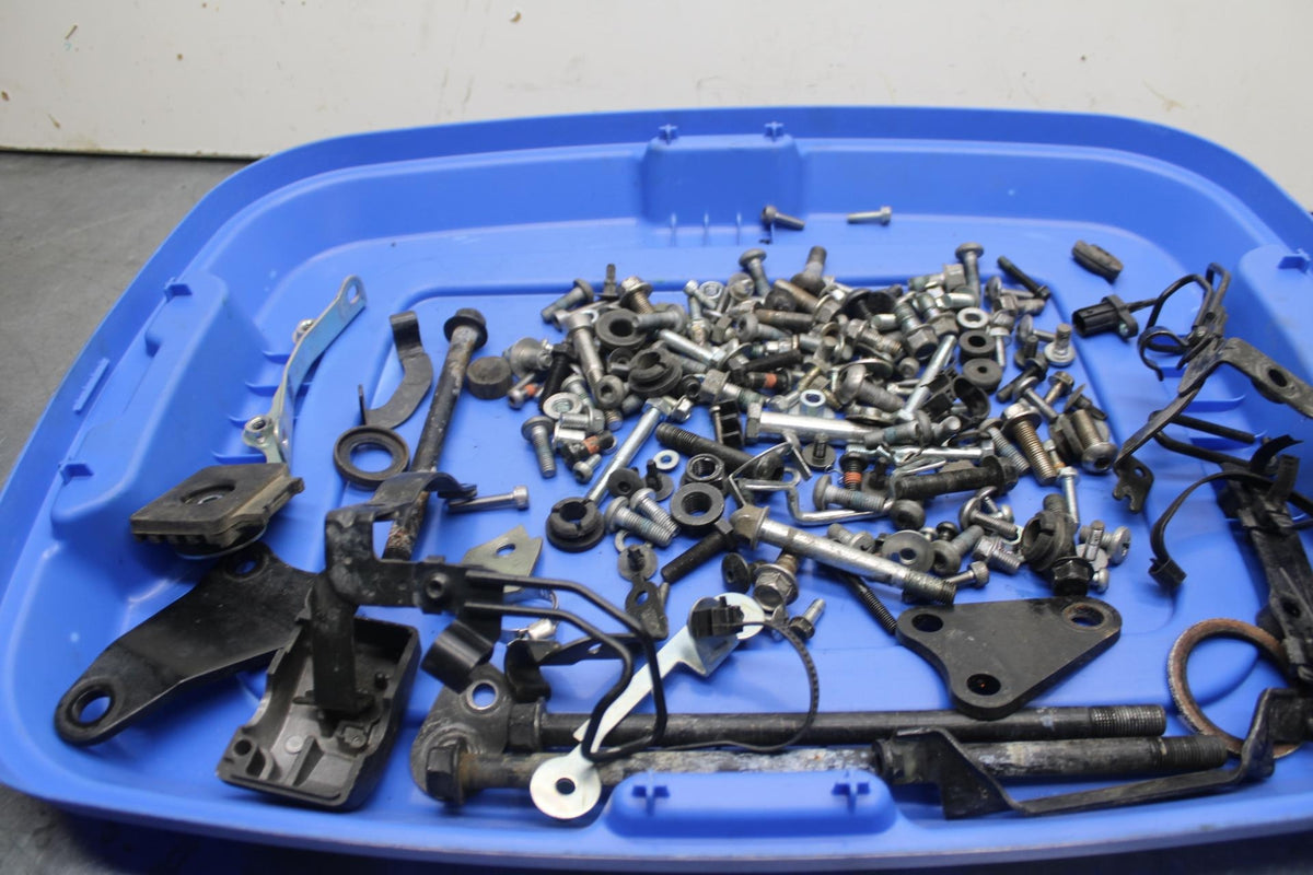 2007 Yamaha V Star 1300 XVS1300A MISCELLANEOUS BOLTS FASTENERS HARWARE BB78