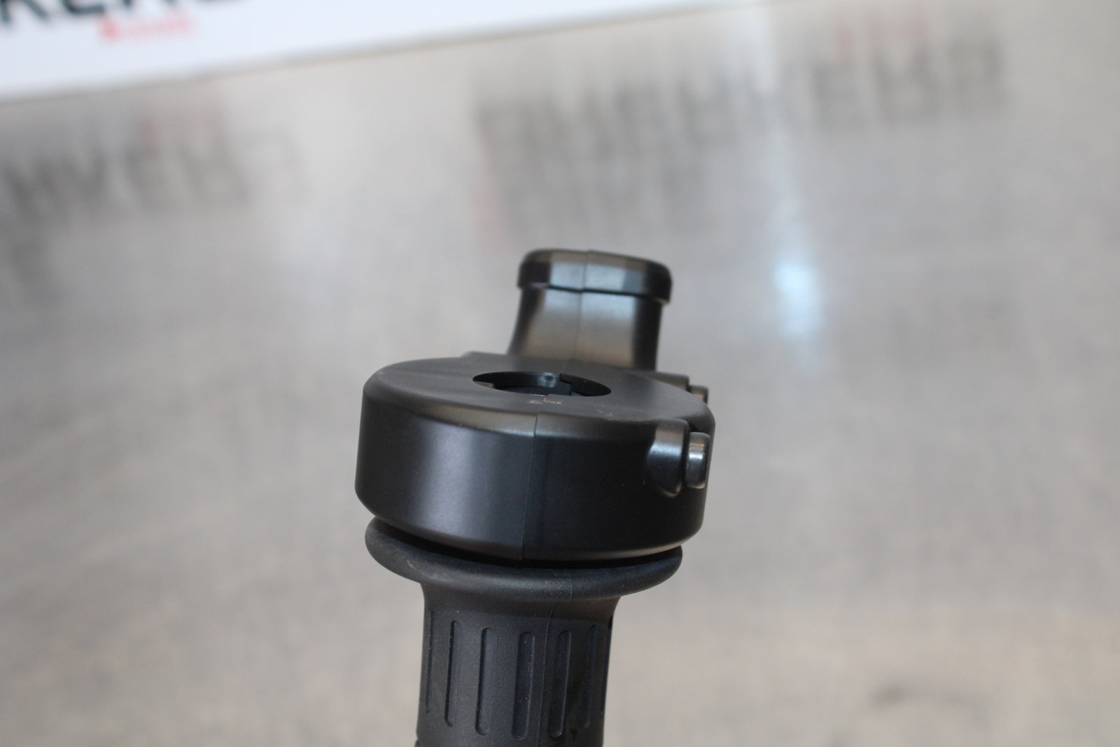 23-24 KAWASAKI NINJA ZX14R NEW!! THROTTLE CABLE LINE HOUSING GUIDE BB169