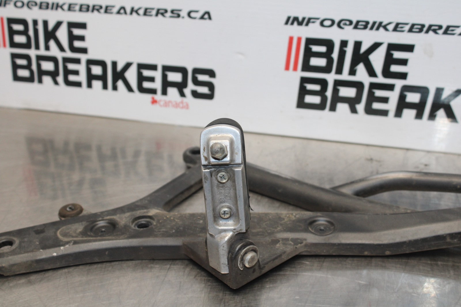 09-10 KAWASAKI ER-6N LEFT REARSET REAR SET DRIVER FOOT PEG REST STOP BB205