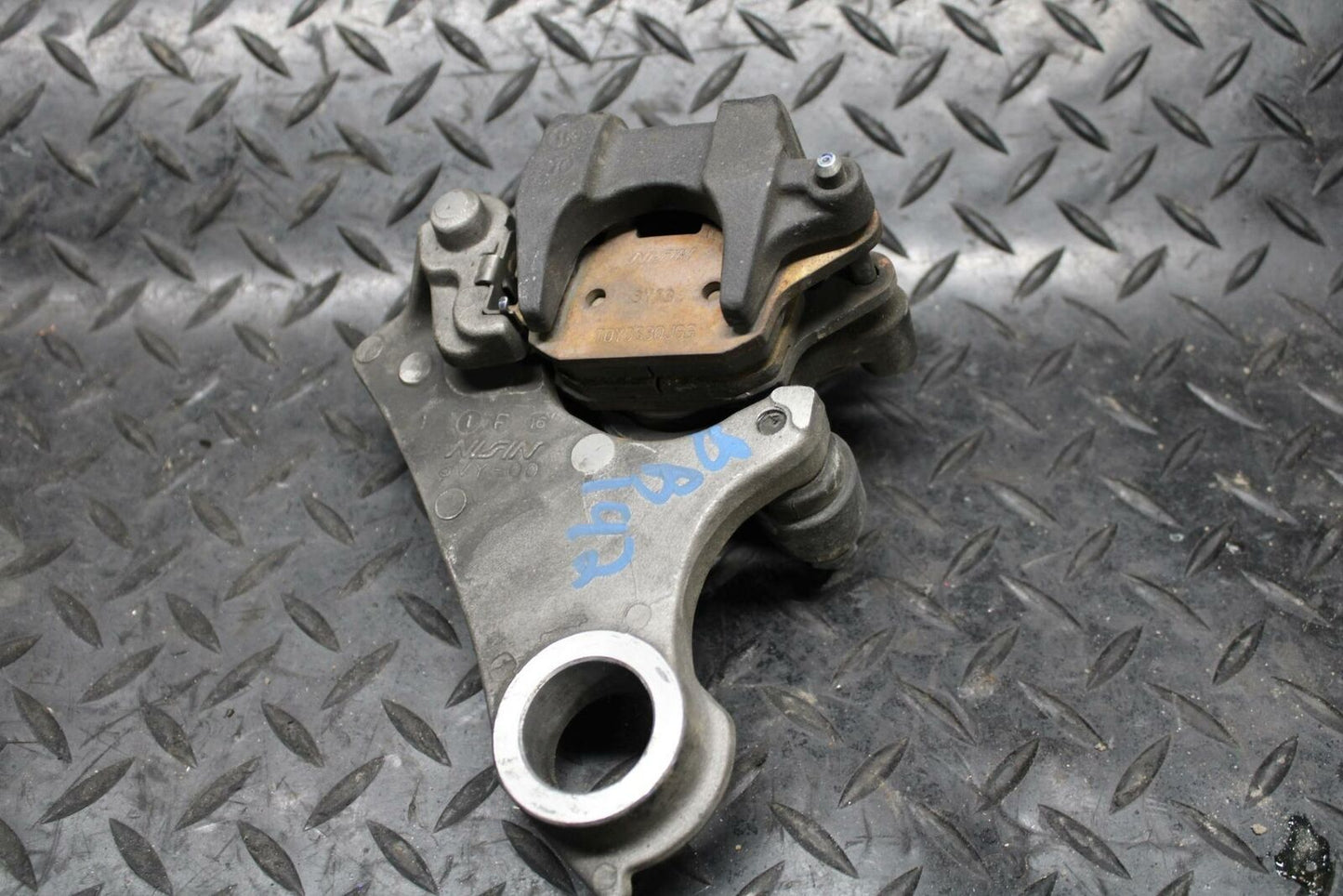 09-14 YAMAHA YZF R1 REAR BACK BRAKE CALIPER W MOUNT BRACKET BB192