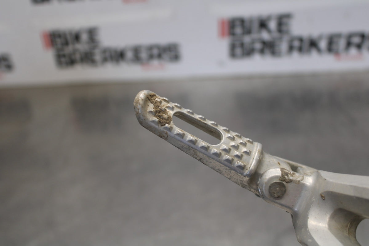 05-06 HONDA CBR600RR LEFT REAR BACK PASSENGER PEG BB893