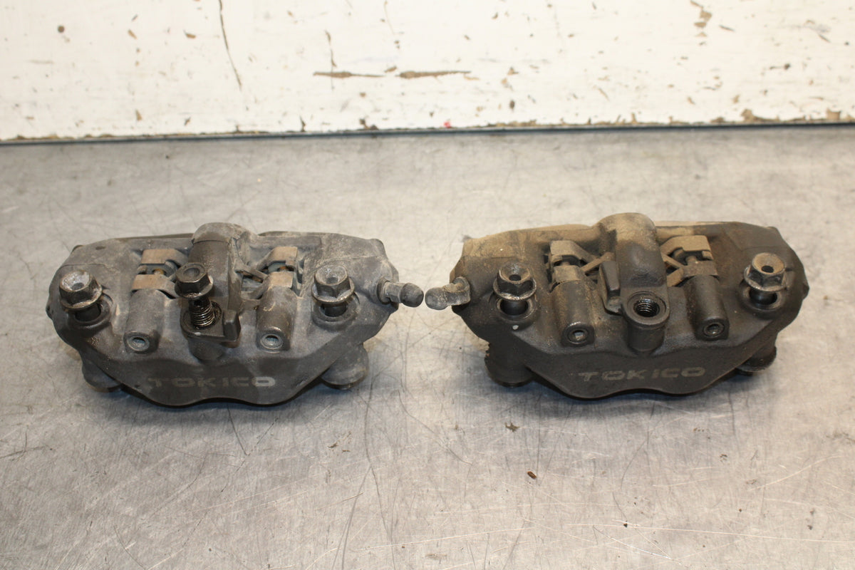 05-06 HONDA CBR600RR RIGHT LEFT FRONT BRAKE CALIPER SET PAIR CALIPERS BB739