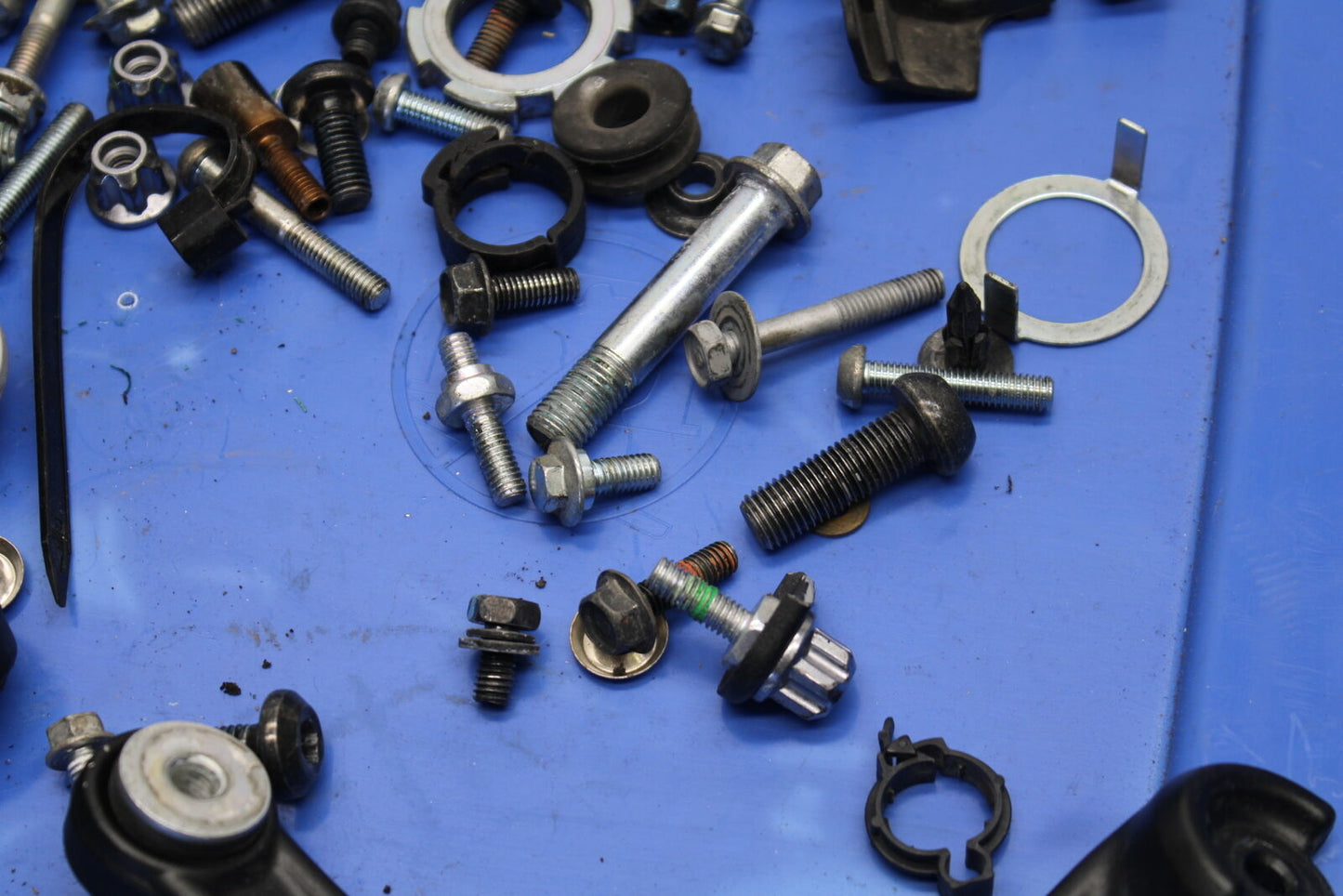 16-21 YAMAHA XSR900 MOUNTING BOLTS HARDWARE MOTOR SCREWS BB664