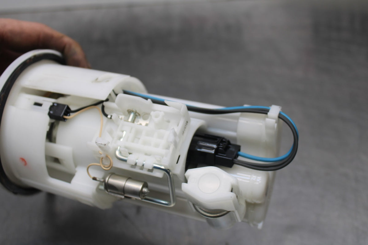13 YAMAHA YZF R1 FUEL PUMP GAS PETROL SENDER UNIT BB781