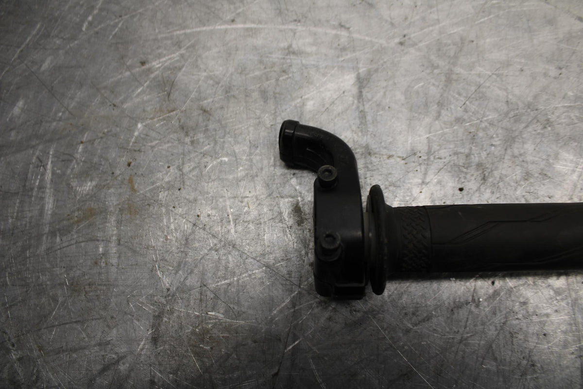 18 YAMAHA YZF R1  THROTTLE CABLE LINE HOUSING GUIDE BB473