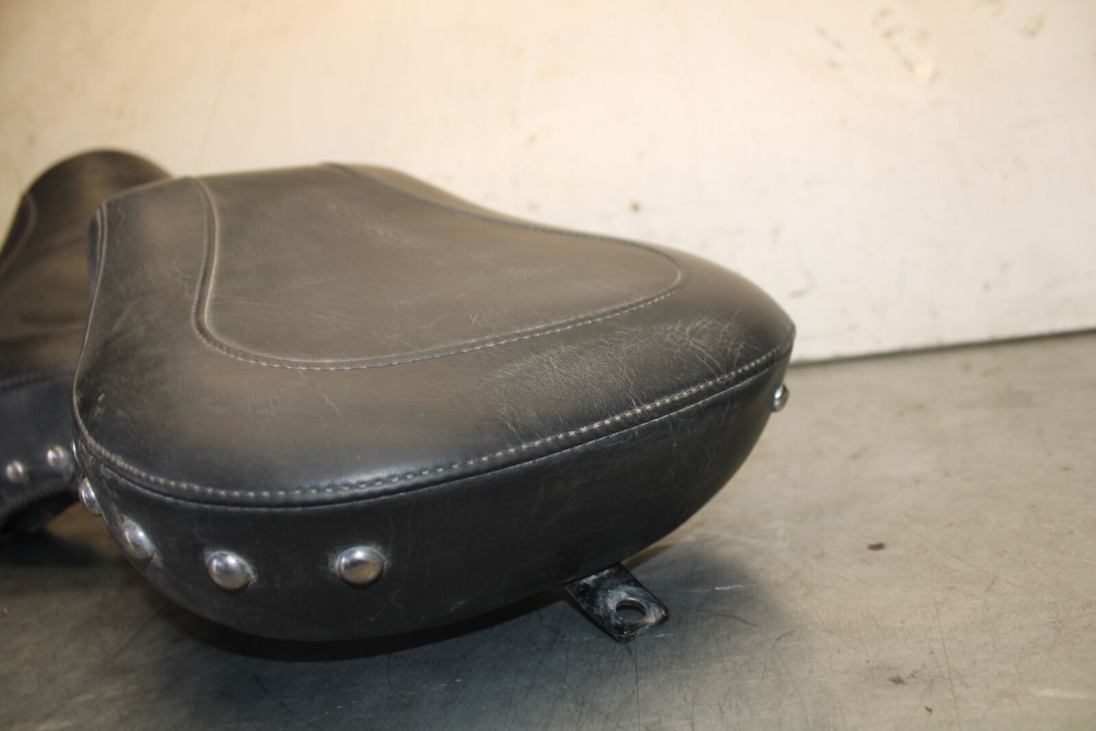 87-03 SUZUKI INTRUDER 1400 VS1400GLP FRONT DRIVERS SEAT BB702