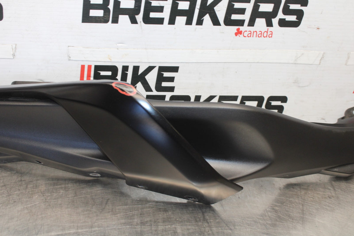 23-24 YAMAHA MT-07 RIGHT REAR BACK TAIL FAIRING COWL SHROUD BB927