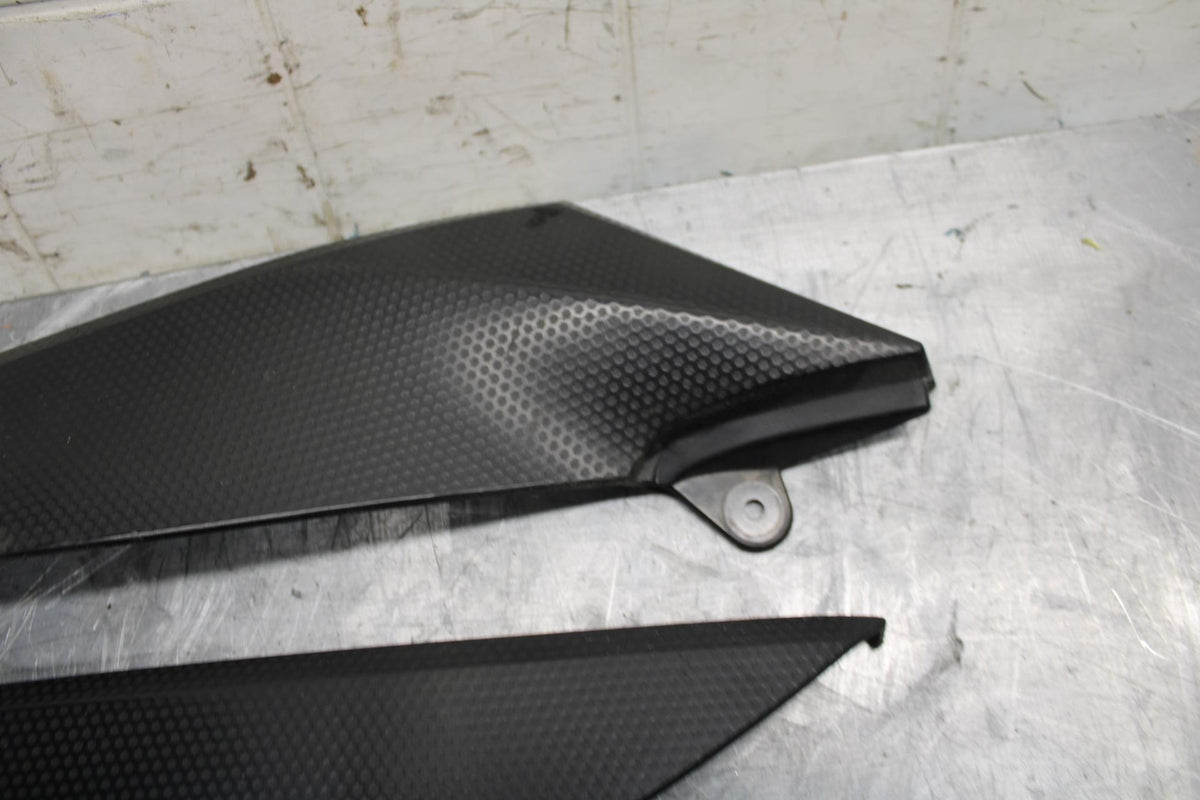 04-06 YAMAHA YZF R1 RIGHT LEFT GAS FUEL TANK PANELS COVERS TRIM SET COWLS  BB491