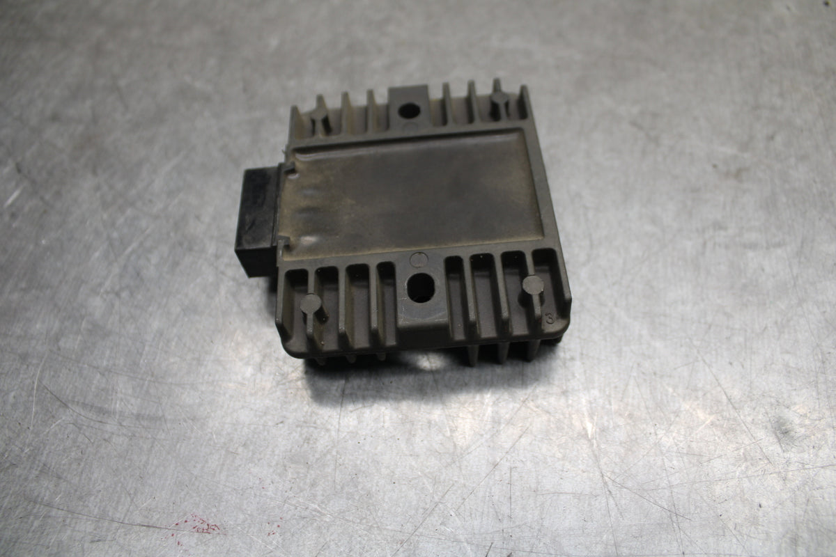 09-15 YAMAHA FZ6R RECTIFIER VOLTAGE REGULATOR 5SL-81960-00-00 BB719