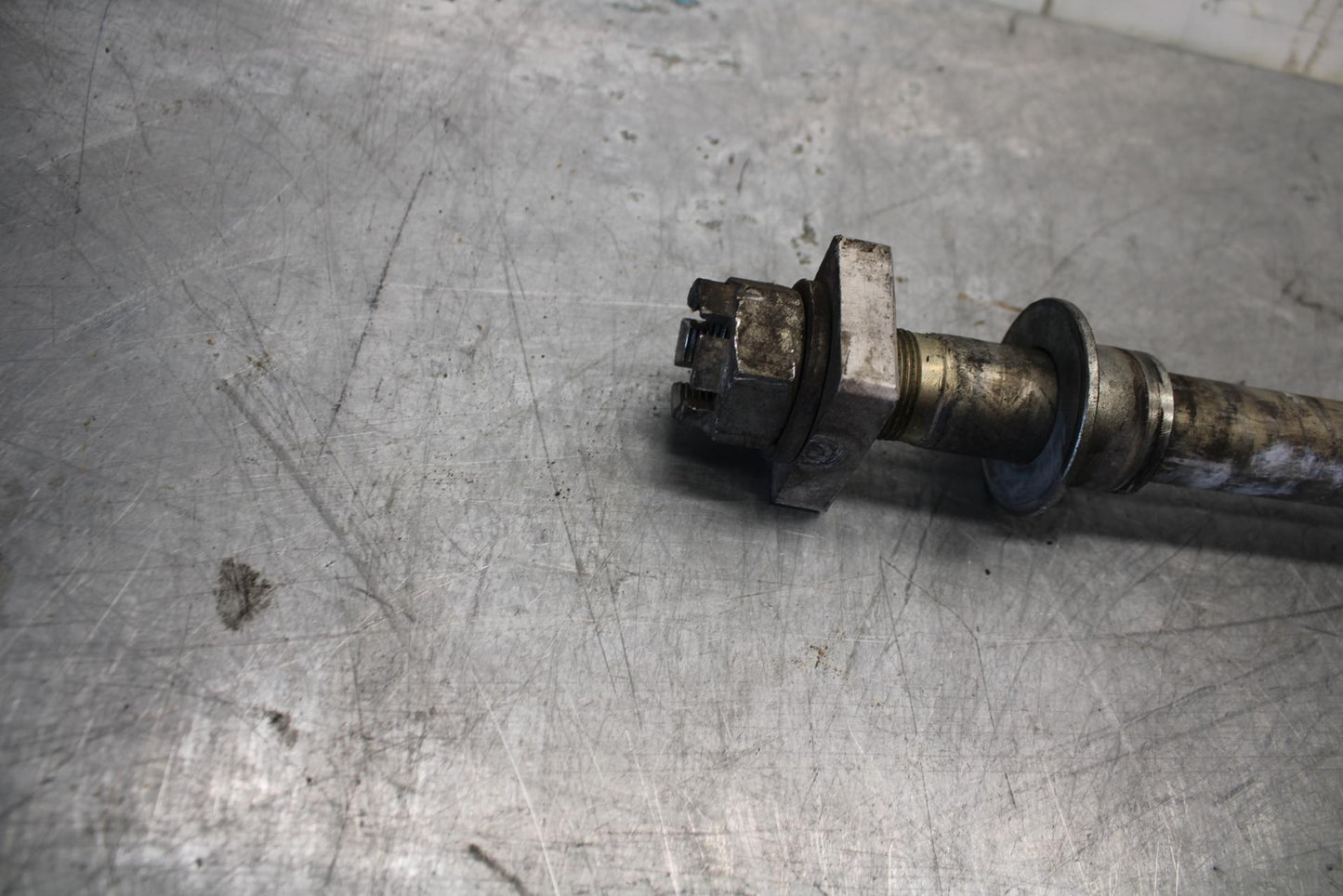 96-03 KAWASAKI NINJA ZX7R REAR AXLE BACK WHEEL RIM PIVOT BOLT AXEL BB438