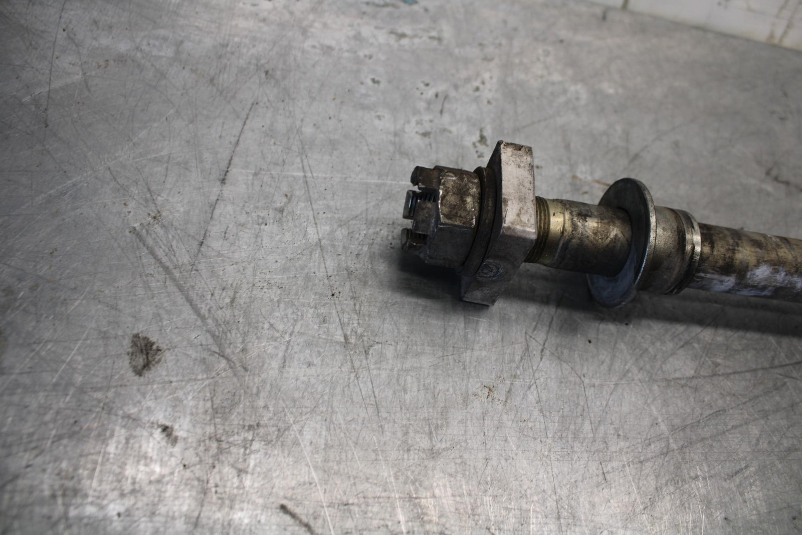 96-03 KAWASAKI NINJA ZX7R REAR AXLE BACK WHEEL RIM PIVOT BOLT AXEL BB438