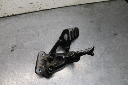 08-09 SUZUKI GSXR600 LEFT REARSET REAR SET DRIVER FOOT PEG REST STOP BB728