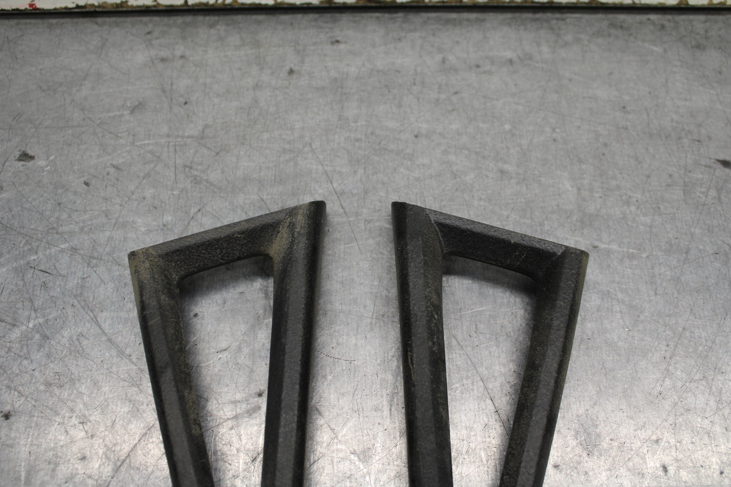 06-07 YAMAHA YZF R6 REAR BACK PASSENGER PEG SET PAIR BB742