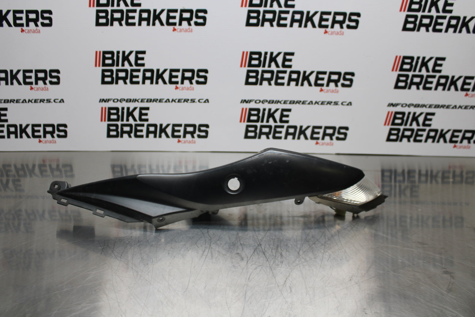 11 SUZUKI GSXR1000 LEFT REAR BACK TAIL FAIRING COWL SHROUD BB142