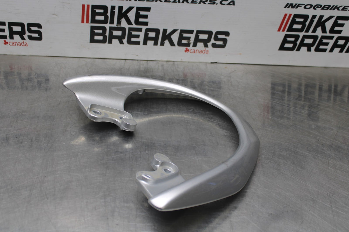 15 SUZUKI GW250F PASSENGER REAR SEAT GRAB BAR HANDLE BB789