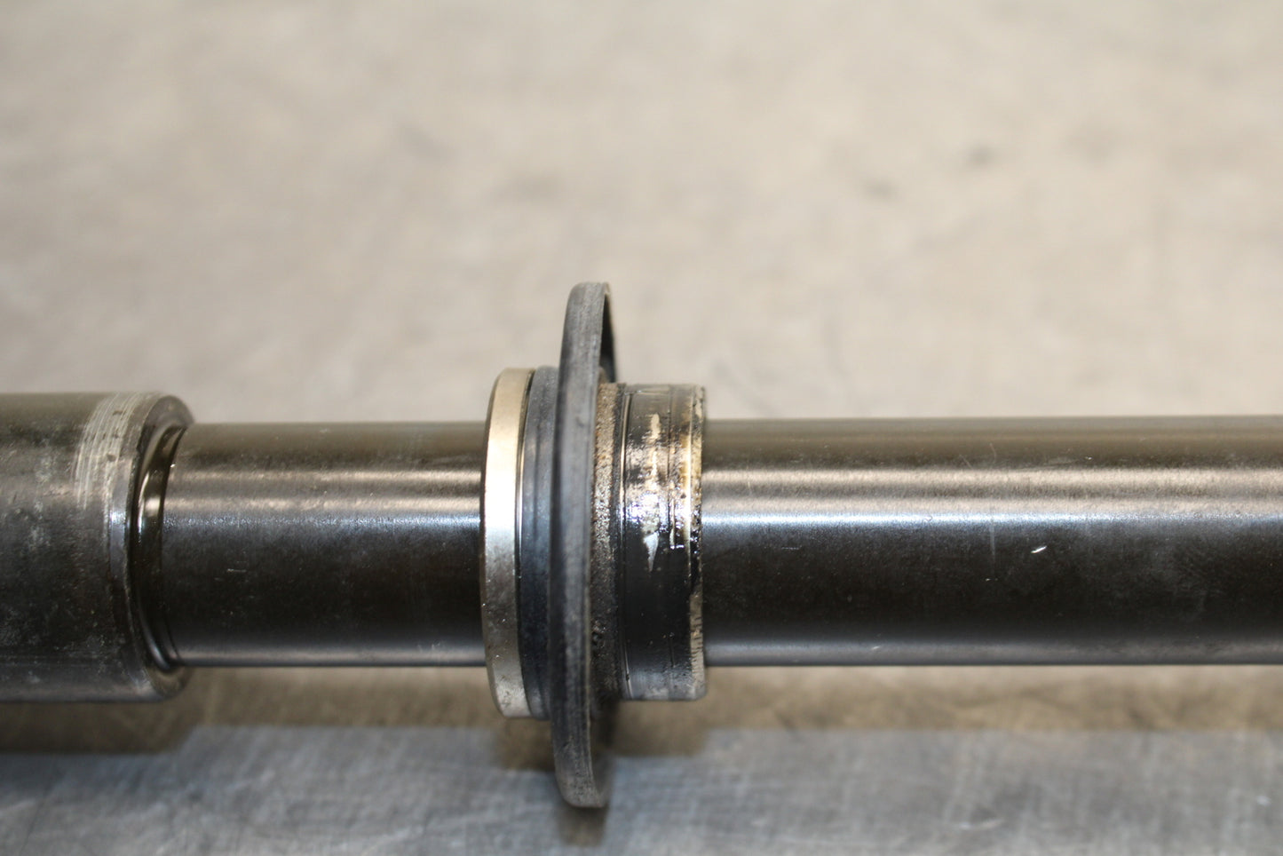 05 YAMAHA YZF R6  FRONT WHEEL RIM AXLE PIVOT BOLT BB132