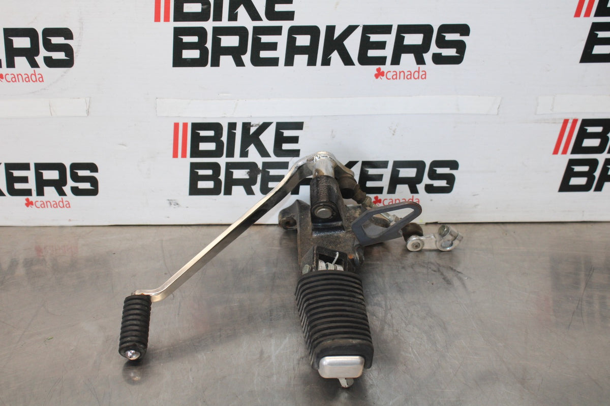 07 SUZUKI BOULEVARD M50 LEFT FRONT FOOT REST PEG STEP SHIFTER BB897