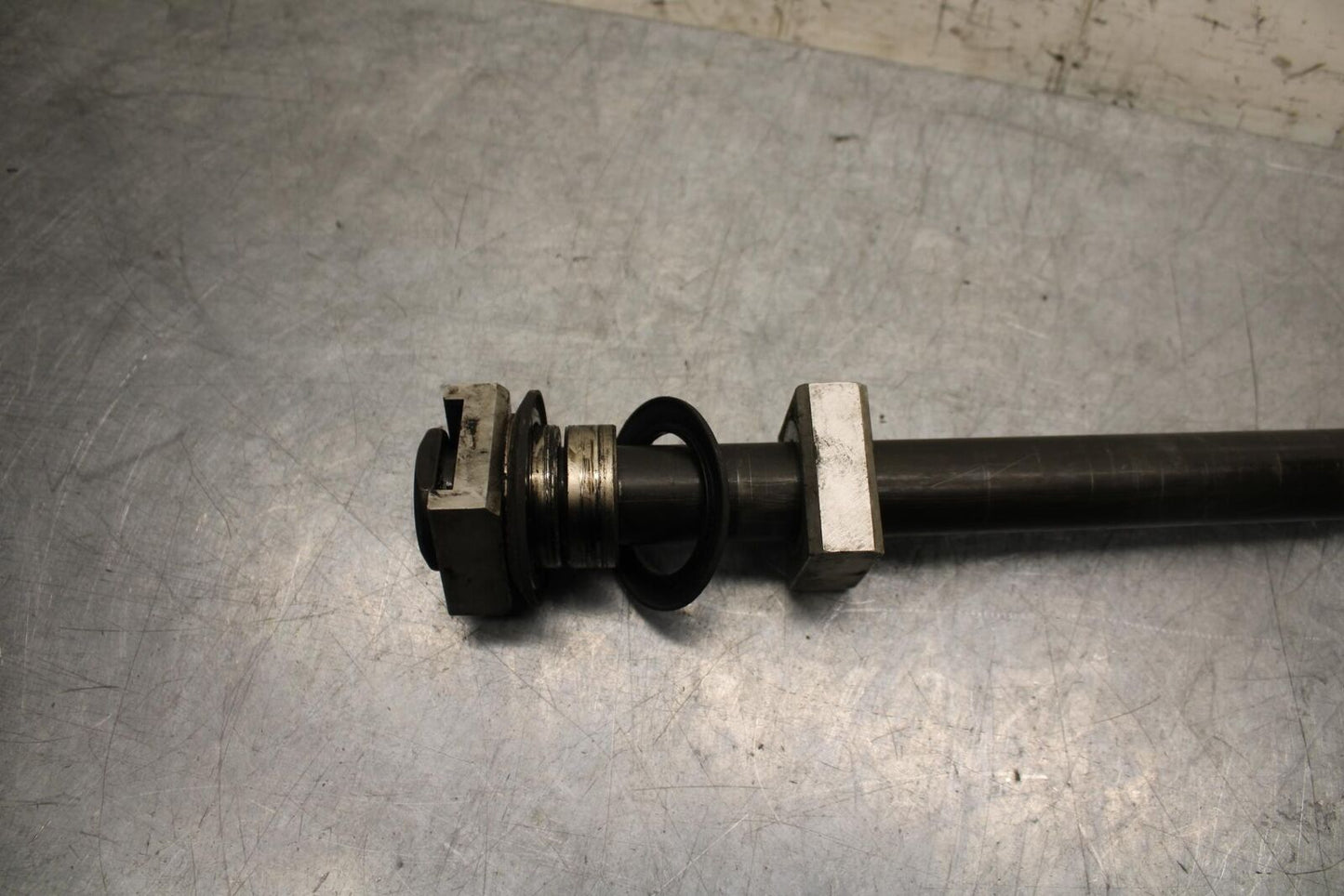 2005 Yamaha YZF R6 REAR AXLE BACK WHEEL RIM PIVOT BOLT AXEL 5SL-25381-00-00 BB62
