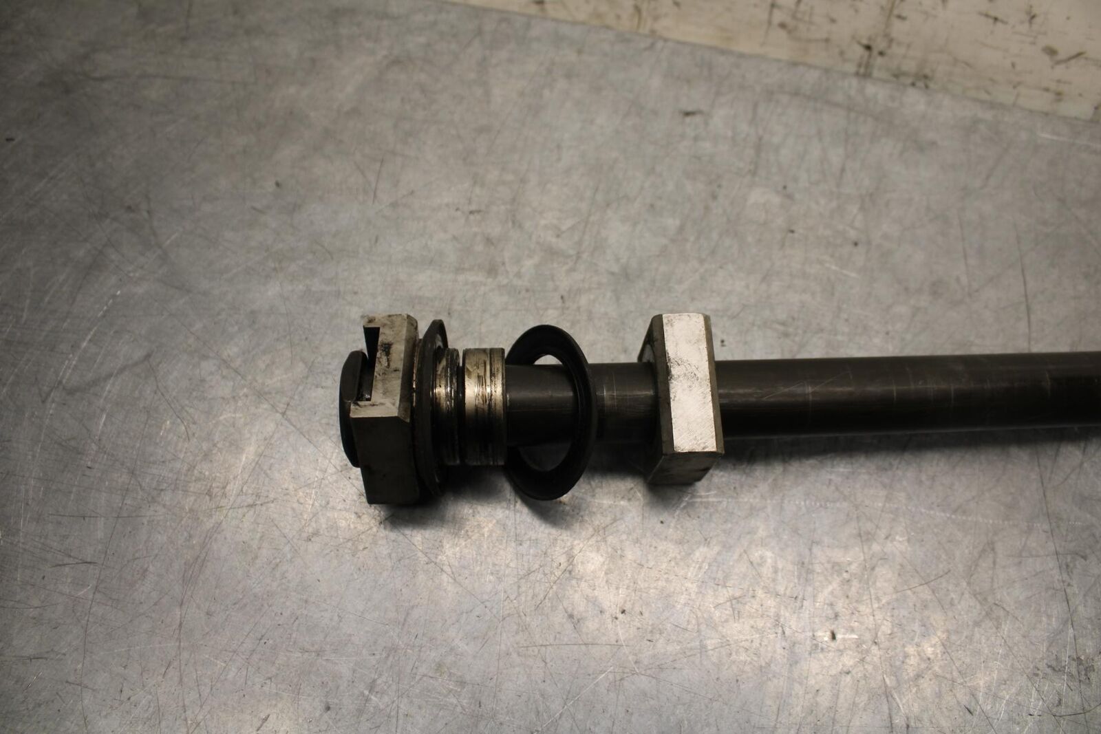 2005 Yamaha YZF R6 REAR AXLE BACK WHEEL RIM PIVOT BOLT AXEL 5SL-25381-00-00 BB62
