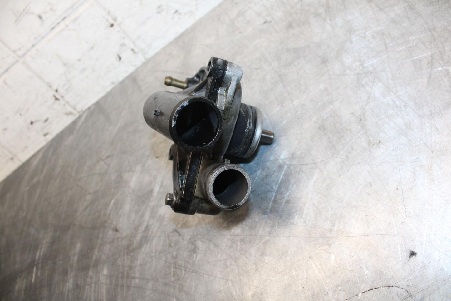 07 YAMAHA YZF R6 ENGINE WATER COOLANT PUMP  2C0-12420-00-00 BB495