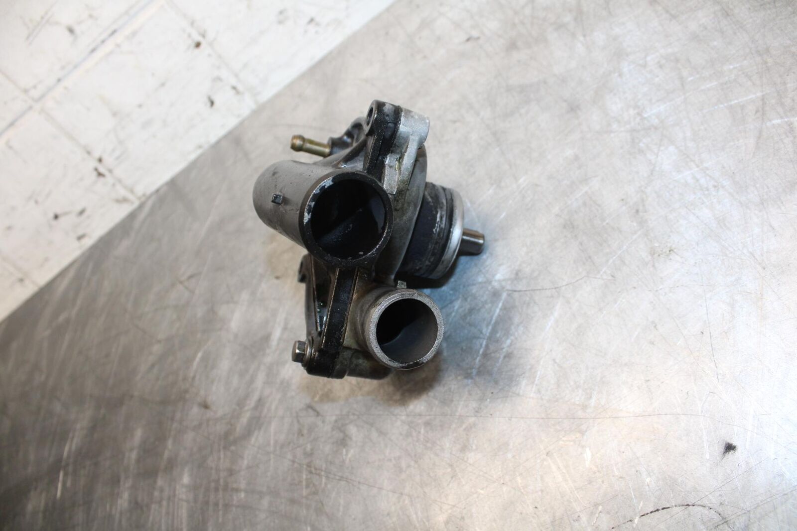 07 YAMAHA YZF R6 ENGINE WATER COOLANT PUMP  2C0-12420-00-00 BB495