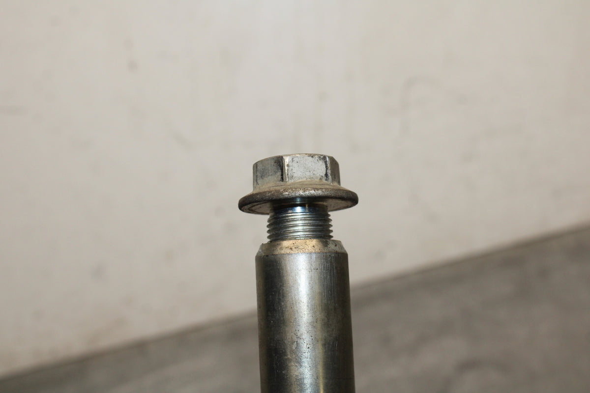 13-16 SUZUKI BANDIT 1250S ABS FRONT WHEEL RIM AXLE PIVOT BOLT BB134