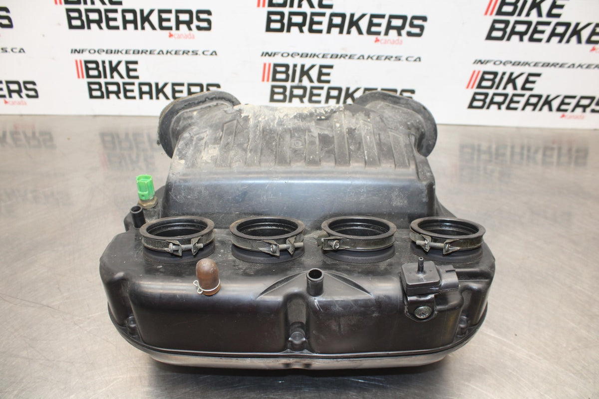 00 SUZUKI GSXR750 AIRBOX AIR INTAKE FILTER BOX BB820