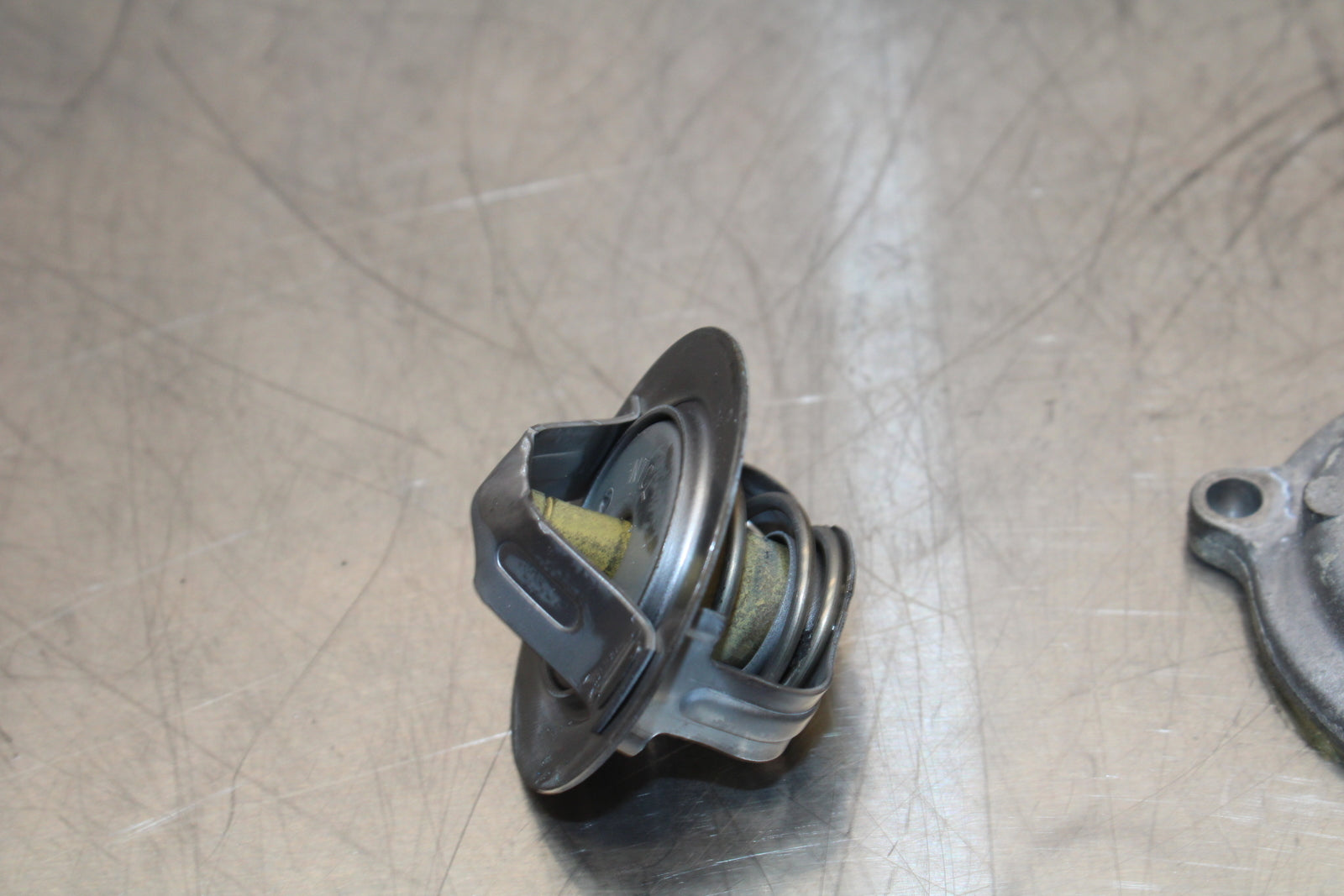 13-18 KAWASAKI NINJA ZX6R THERMOSTAT W HOUSING ASSEMBLY BB143