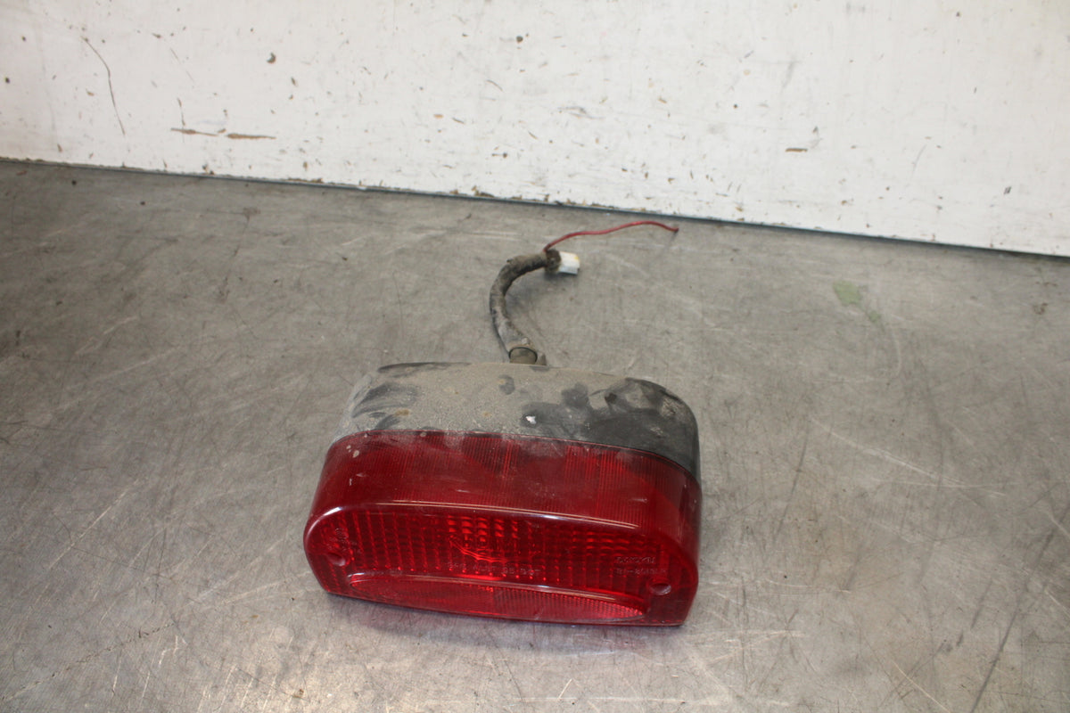 01-06 TRIUMPH TIGER 955I REAR TAIL TAILLIGHT BACK BRAKE LIGHT BB693