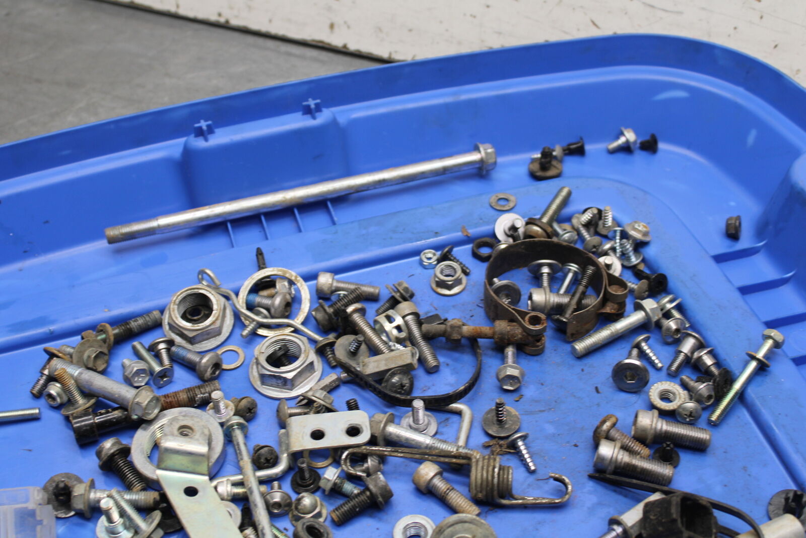 06-07 SUZUKI GSXR750 MOUNTING BOLTS HARDWARE MOTOR SCREWS BB670