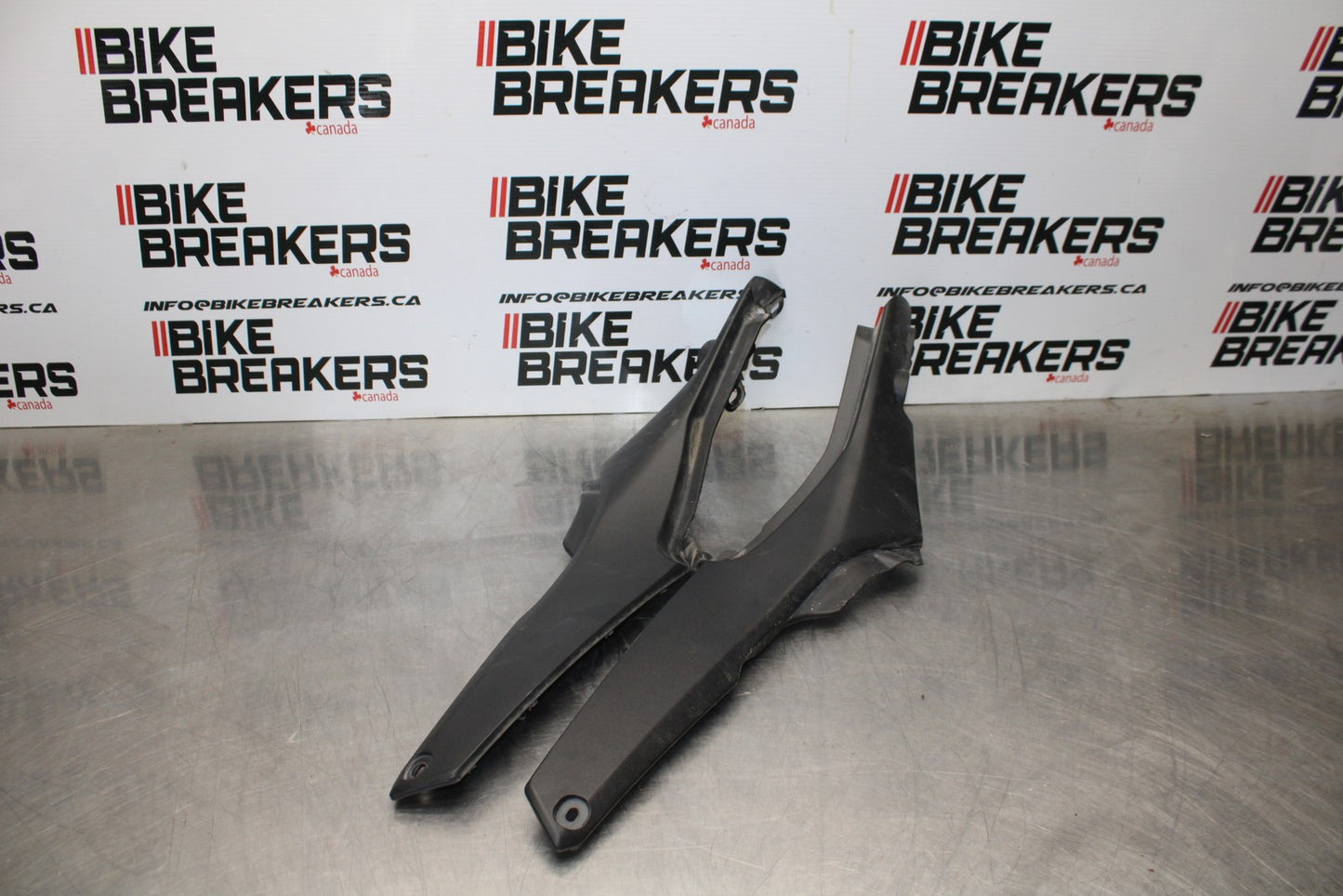 22-25 YAMAHA YZF R7 RIGHT LEFT FRONT SIDE SEAT PANELS TRIMS COWLS FAIRINGS BB182