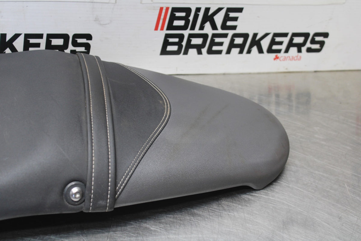 12 TRIUMPH STREET TRIPLE R FRONT REAR SEAT SADDLE BB914