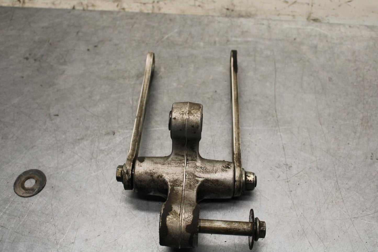 2001 Suzuki GSXR600 REAR DOGBONE SHOCK LINKAGE LINK 62600-35870 BB59