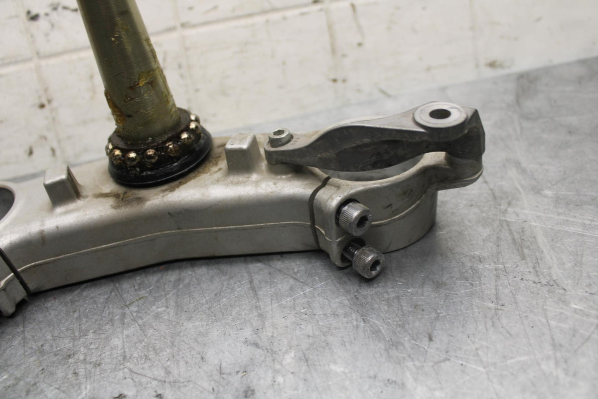 2013 Yamaha YZF R1  FORKS CLAMP LOWER TRIPLE TREE STEM 14B-23340-10-00  BB507
