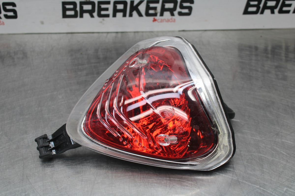 15 SUZUKI GW250F REAR TAIL TAILLIGHT BACK BRAKE LIGHT BB789
