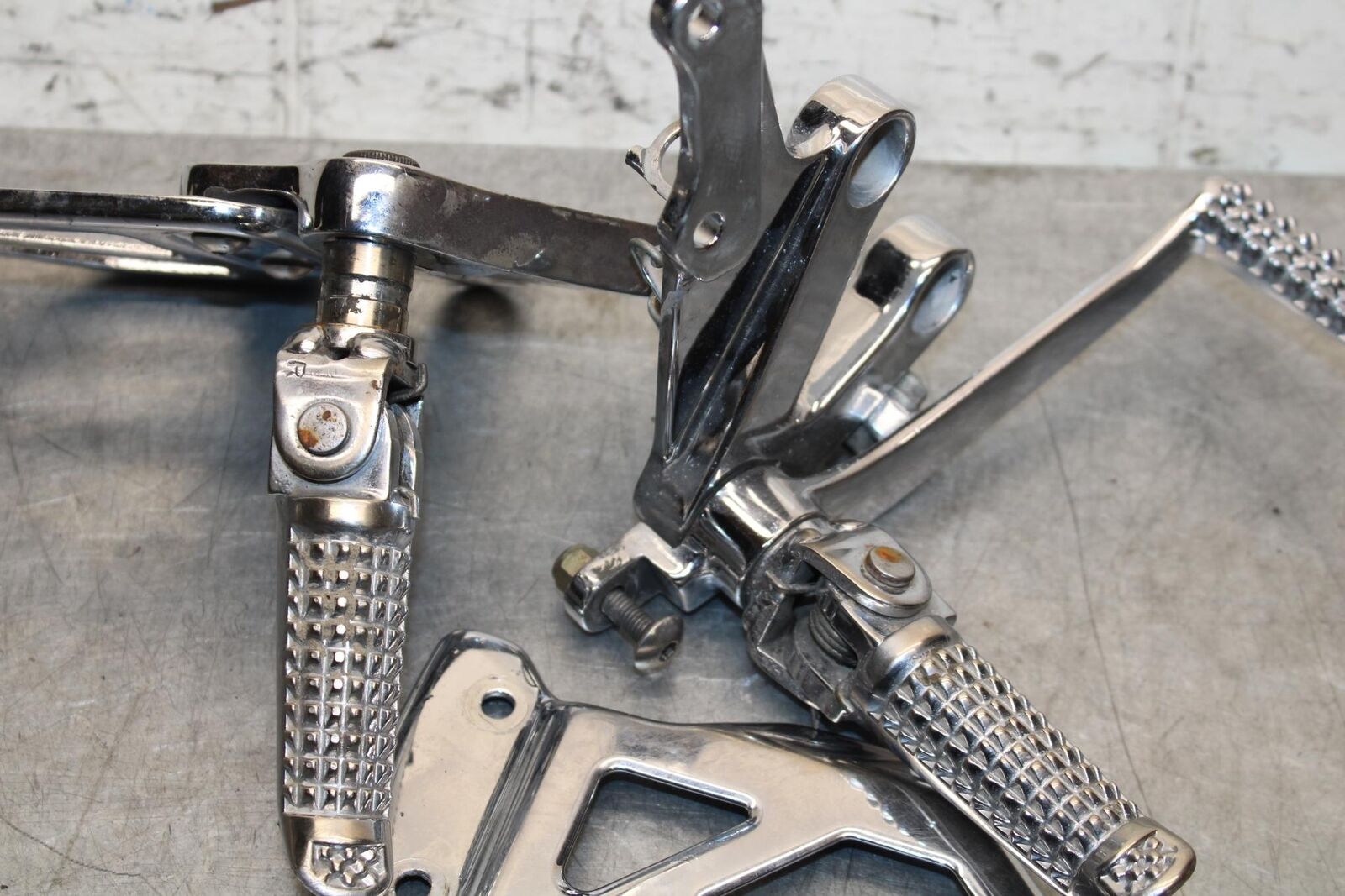 2001 Suzuki GSXR750 CHROME FRONT FOOT RESTS PEGS STEPS SET PAIR BB553