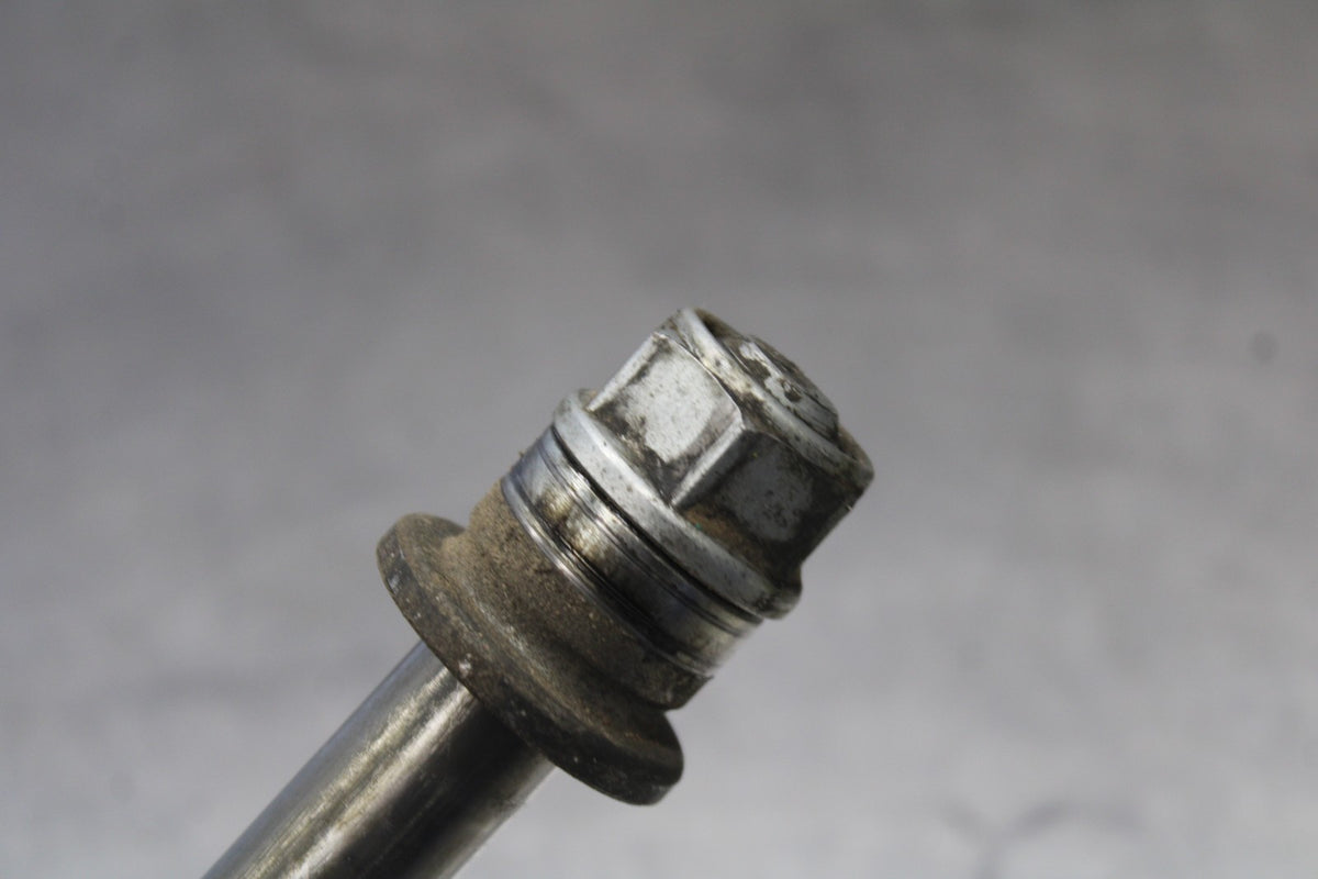 95 HONDA SHADOW 1100 REAR AXLE BACK WHEEL RIM PIVOT BOLT AXEL BB885