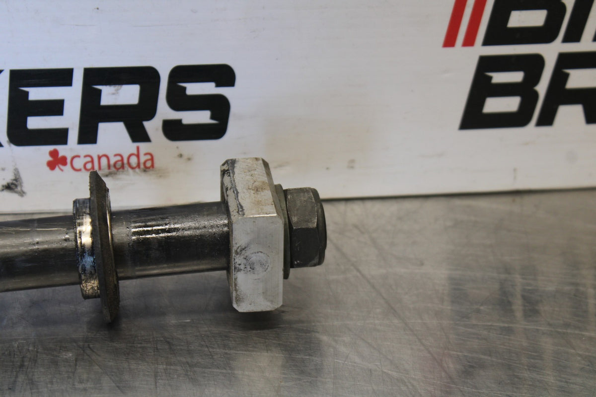03-04 YAMAHA YZF R6 REAR AXLE BACK WHEEL RIM PIVOT BOLT AXEL BB890