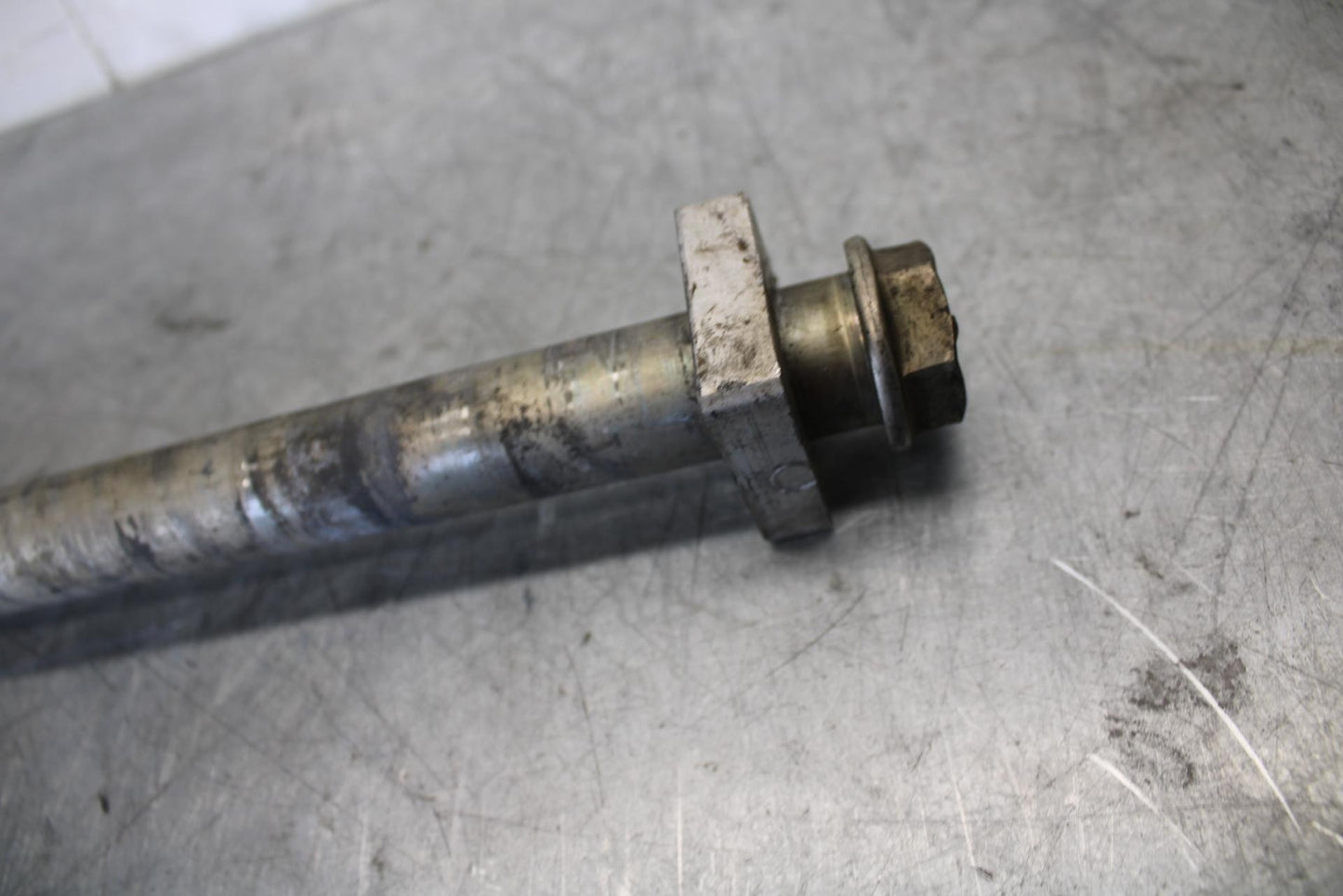 96-03 KAWASAKI NINJA ZX7R REAR AXLE BACK WHEEL RIM PIVOT BOLT AXEL BB438