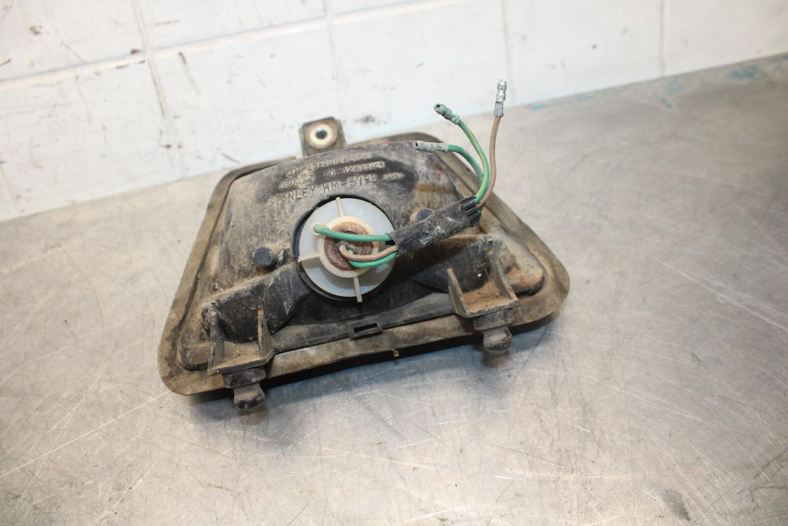 1984 Honda Interceptor 750 VF750F REAR TAIL TAILLIGHT BACK BRAKE LIGHT BB38