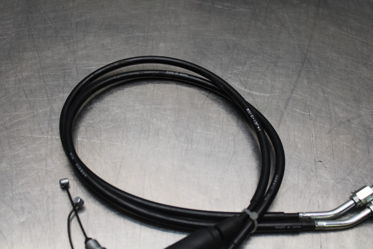 20-25 SUZUKI GSXR750 THROTTLE CABLES LINES BB810
