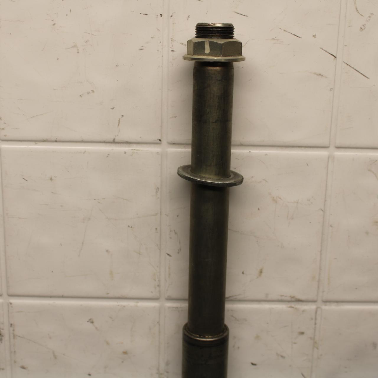 11-23 SUZUKI GSXR 600 FRONT WHEEL RIM AXLE PIVOT BOLT BB582