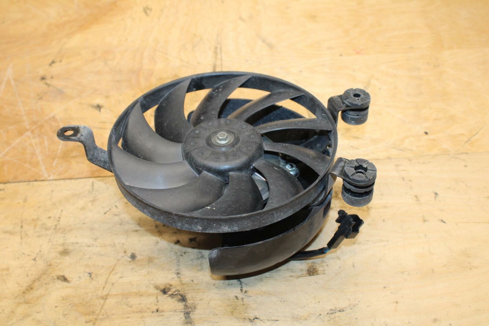07-12 SUZUKI BANDIT 650S ENGINE RADIATOR COOLING FAN BB328