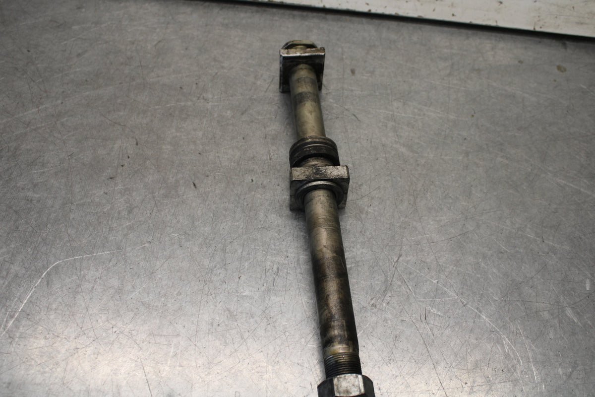16 KAWASAKI NINJA ZX10R REAR AXLE BACK WHEEL RIM BOLT AXEL 41068-0613 BB650