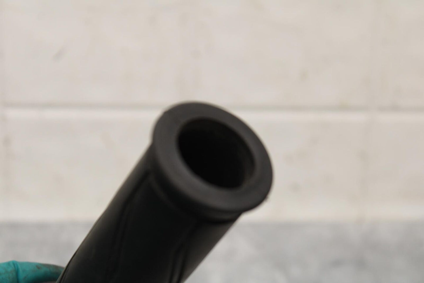 19-21 YAMAHA YZF R3 RIGHT THROTTLE GRIP BB588