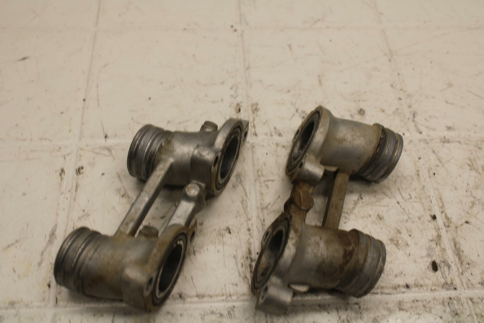 72 HONDA CB500 K1 INTAKE MANIFOLD BB24